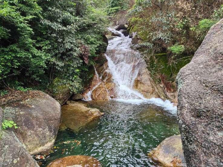 【新春走基层】兴义发玉村开展写春联送祝福新春活动