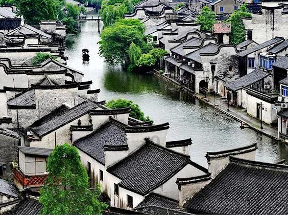 无限翻滚小球
