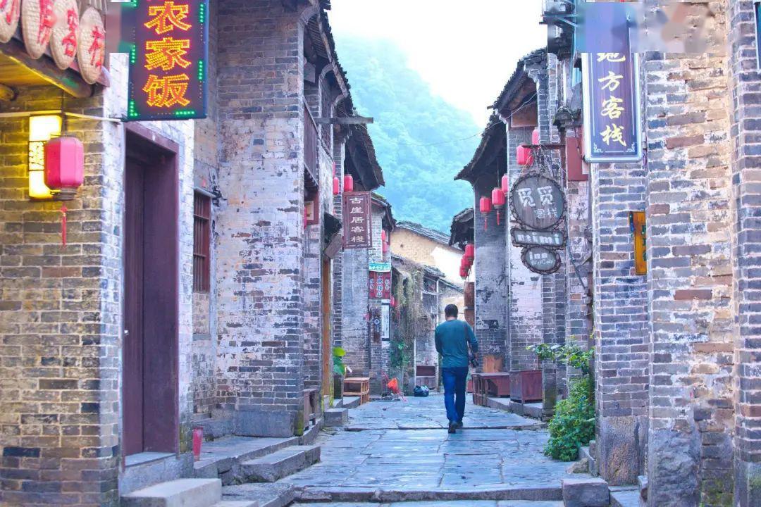 相差十岁的情侣能长远吗？我是2000年出生的，对象是1990年的游戏画面